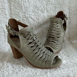 Charles by Charles David leather strap sandal